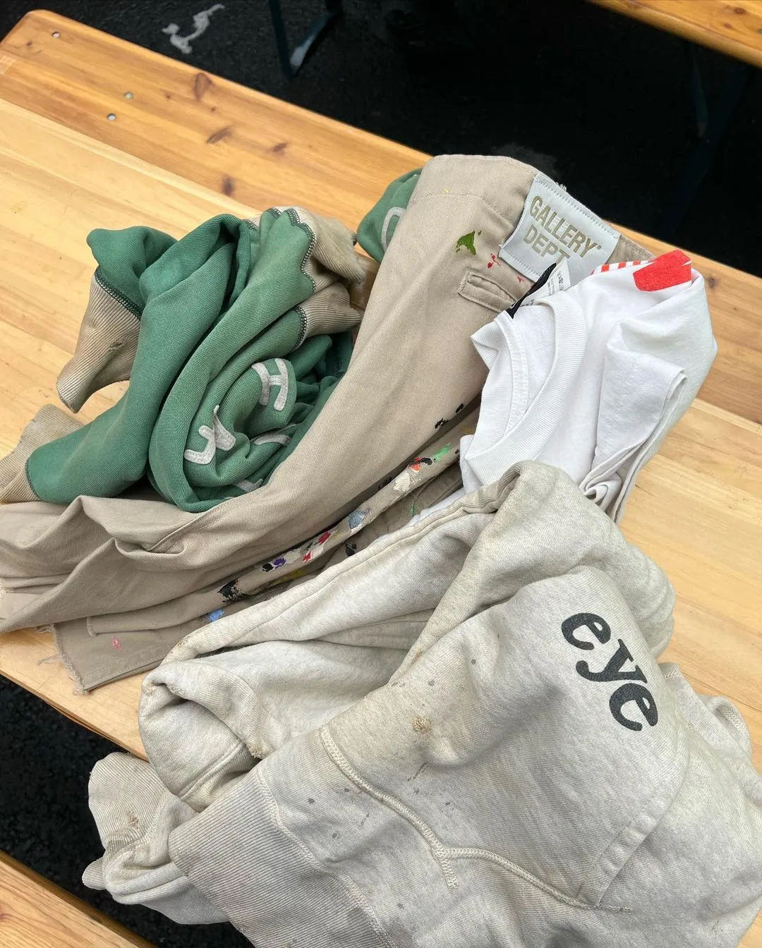 GALLERY DEPT. RICKY SHORT/KHAKI Splash-ink knife-cut khaki work shorts, khaki color 30-32-34-36 code, re-adjusted version, re-washed to make old VINTAGE, hand-made acrylic splash-ink graffiti, genuine cowhide steel stamped LOGO leather tag, original version with LOGO buttons
